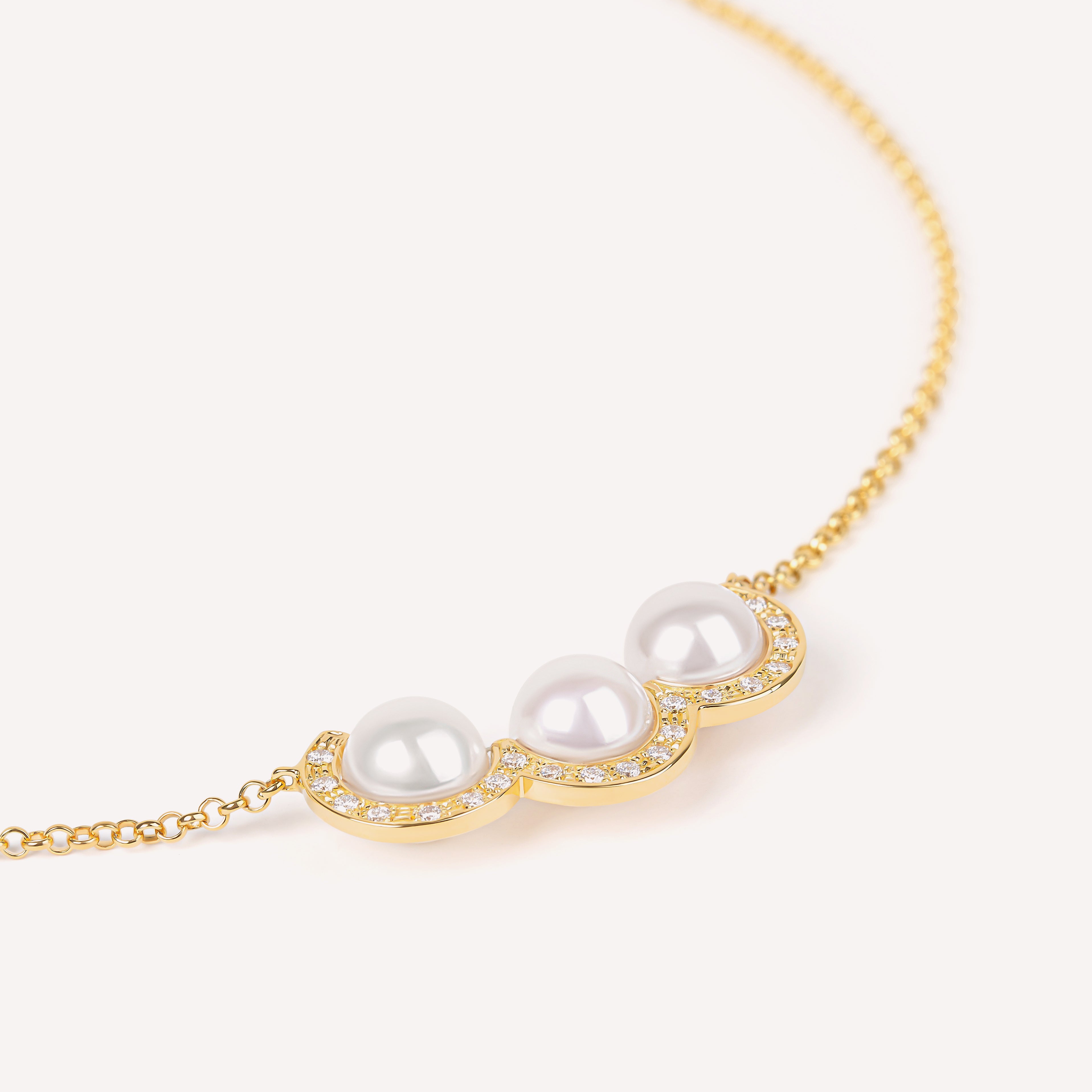 La réserve - Collier en or, diamants et perles blanches