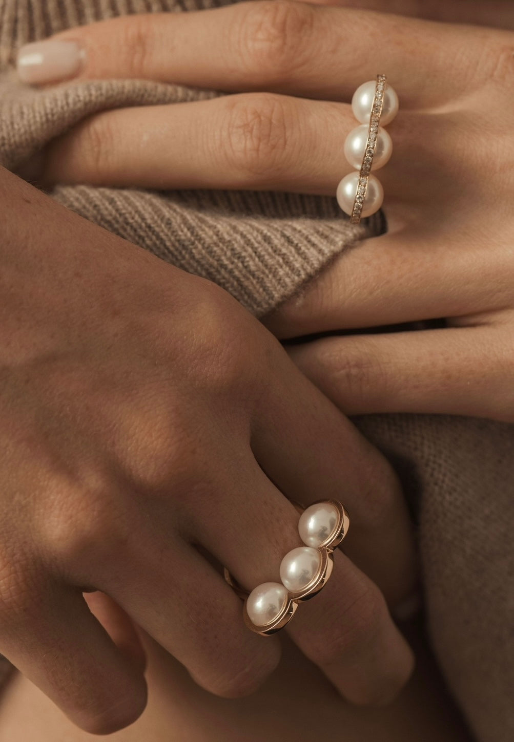 La Réserve – Bague en or rose et perles blanches