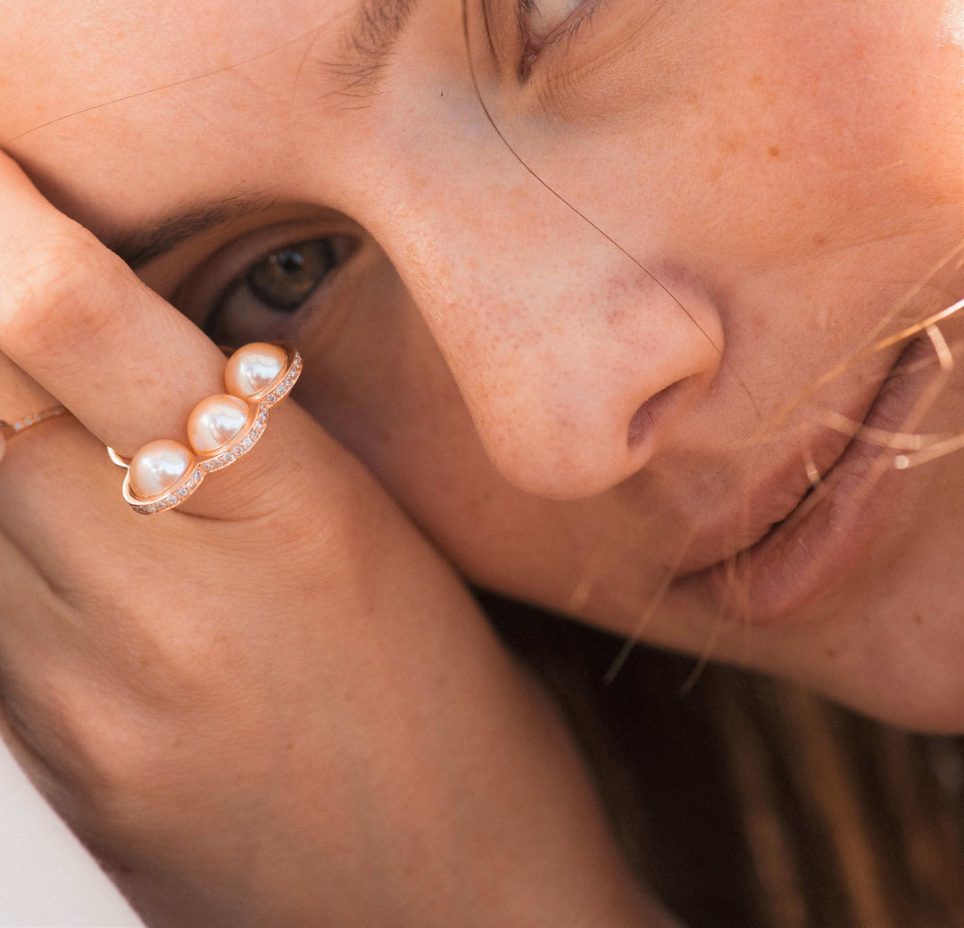 La Réserve - Bague en or rose diamants et perles blanches