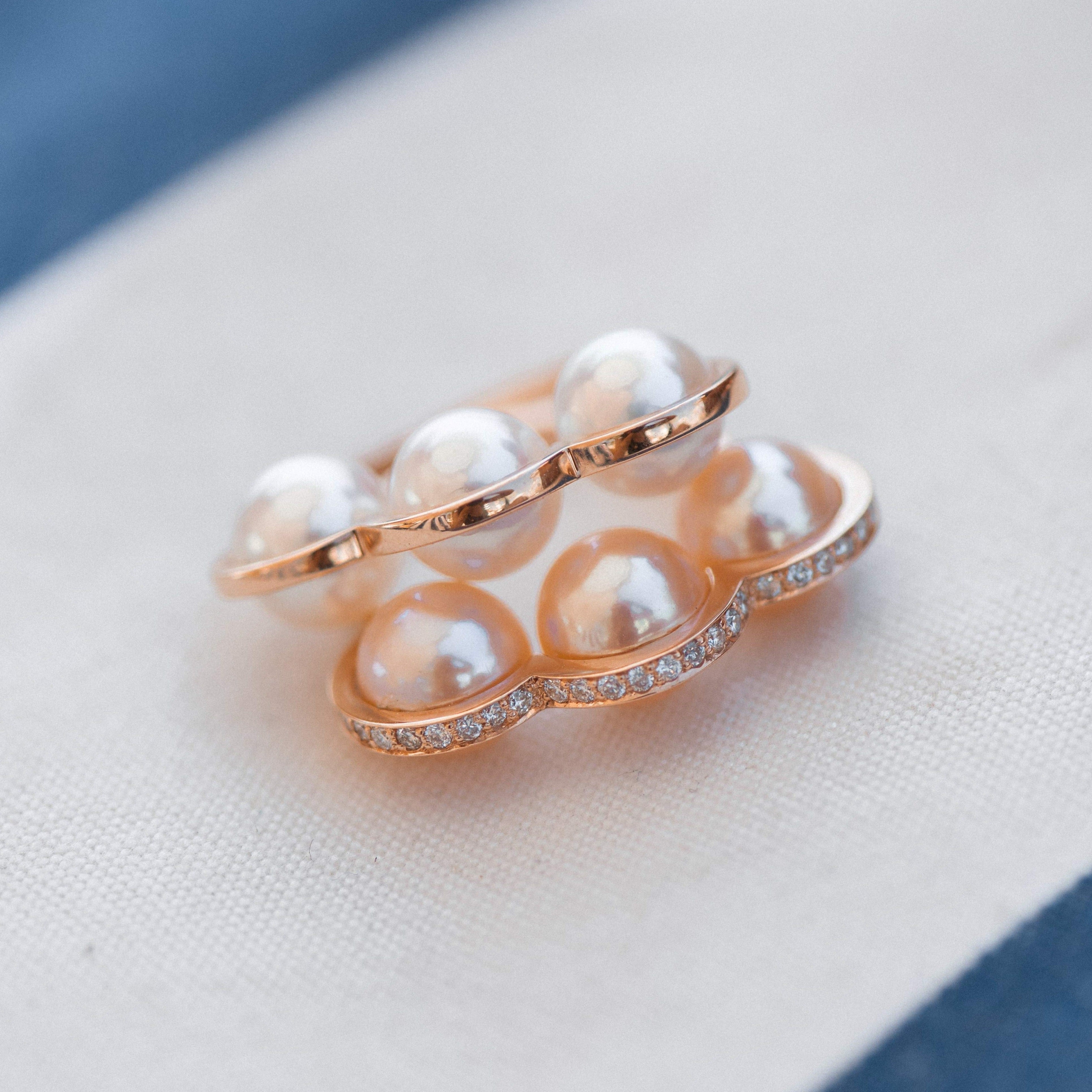 La Réserve – Bague en or rose et perles blanches