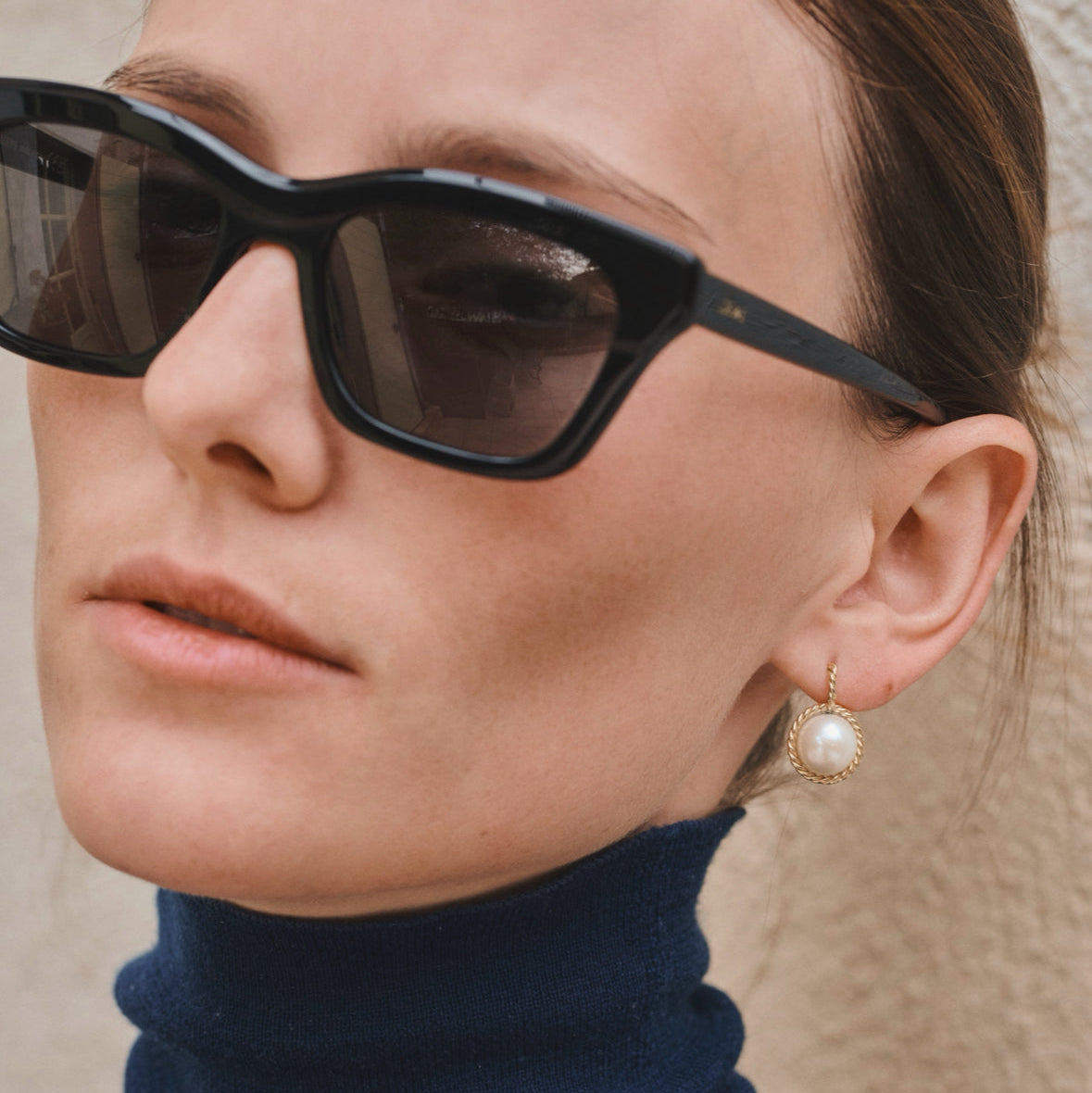 Riviera - Paire de boucle d'oreille en or jaune et perles blanches