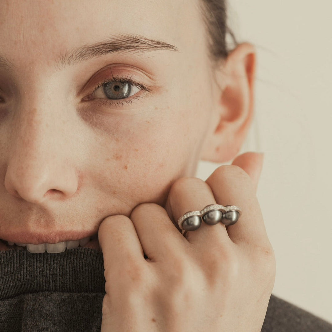 La Réserve - Ring in white gold, diamonds and Tahitian pearls