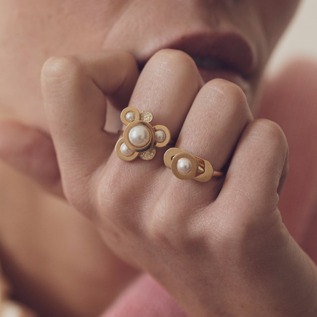 1928 - BAGUE EN OR JAUNE ET PERLE DE CULTURE BLANCHE