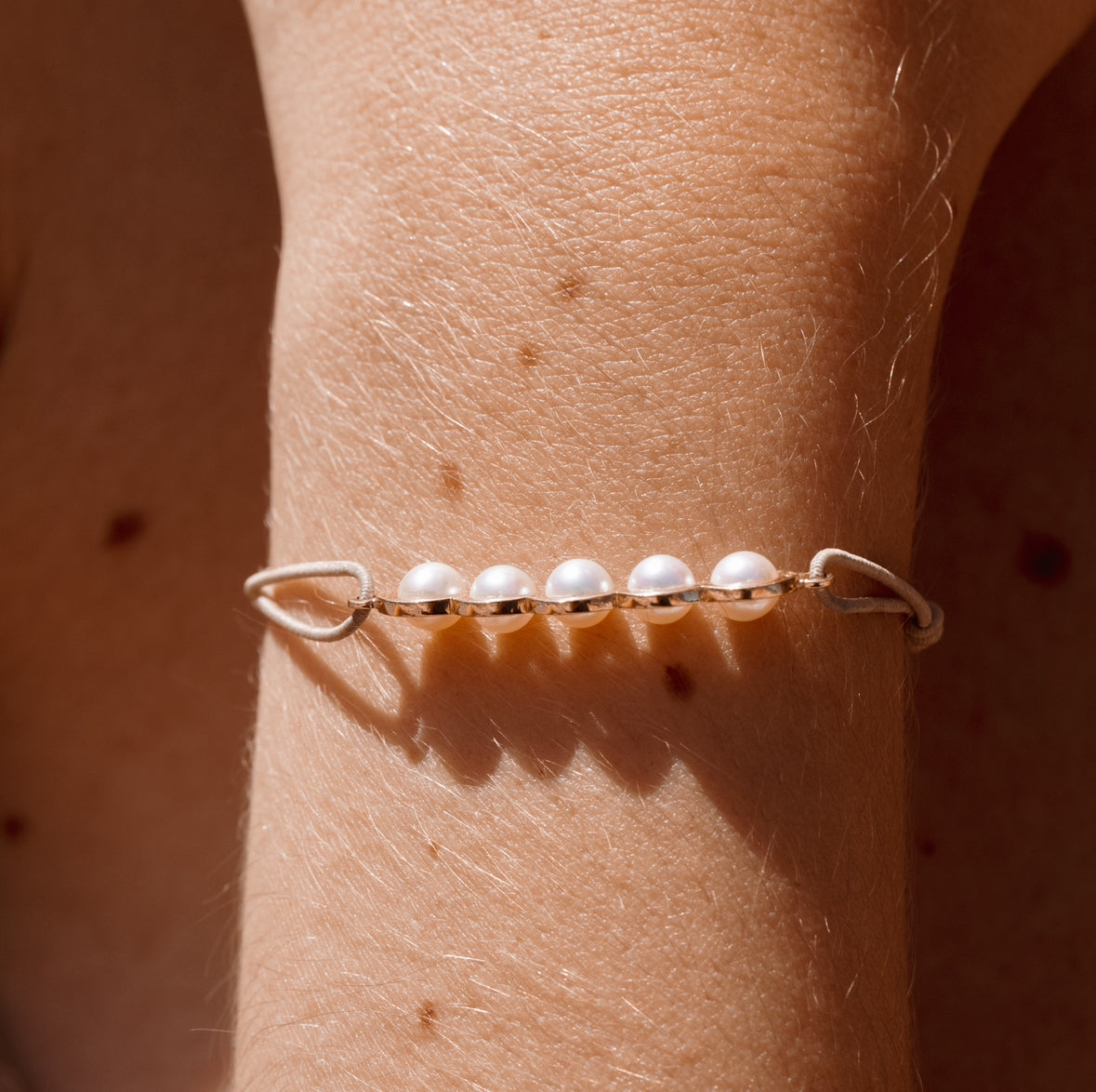 Coco Beach - Yellow gold and white pearl link