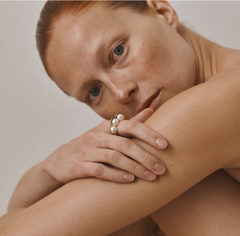 La Réserve - Bague en or jaune et perles blanches