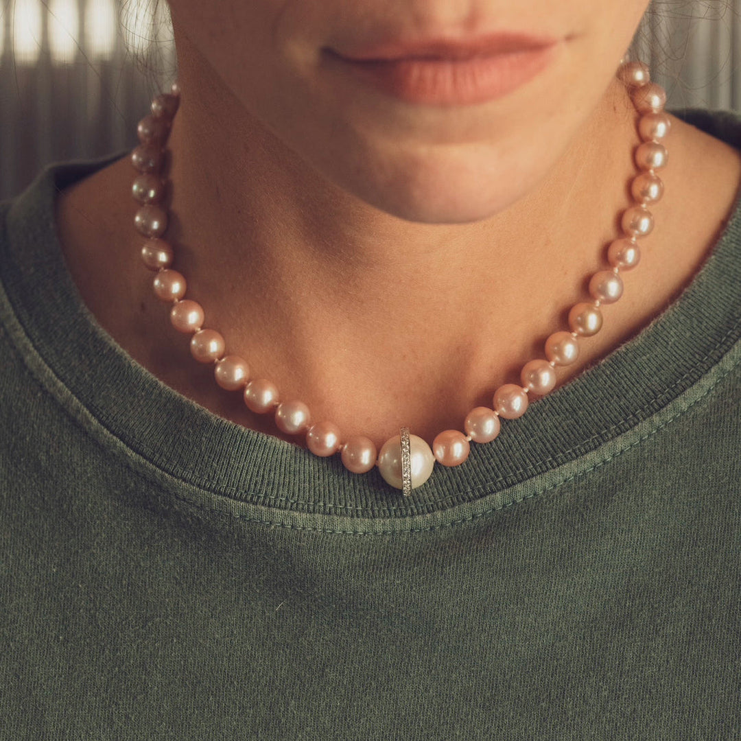 Le Plongeoir - Pink cultured pearl necklace in white gold and diamonds