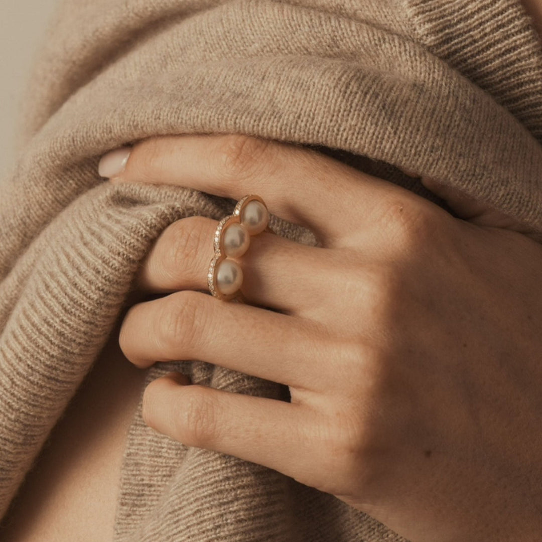 La Réserve - Bague en or jaune, diamants et perles blanches