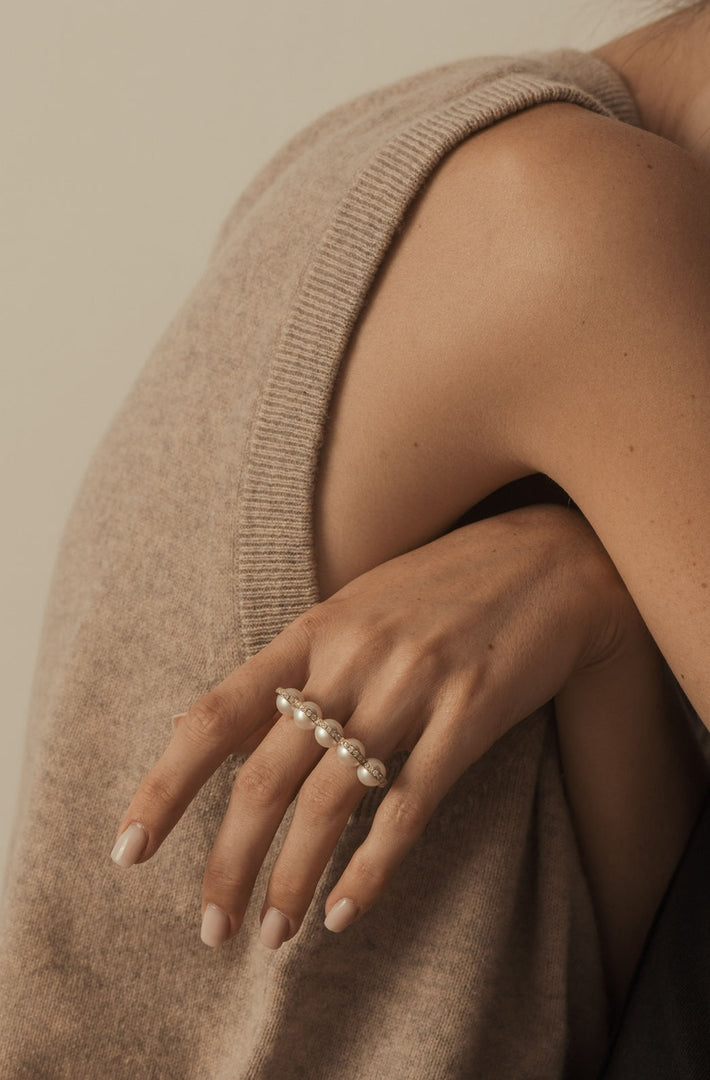 Le Sporting – Double bague en or jaune, diamants et perles blanches