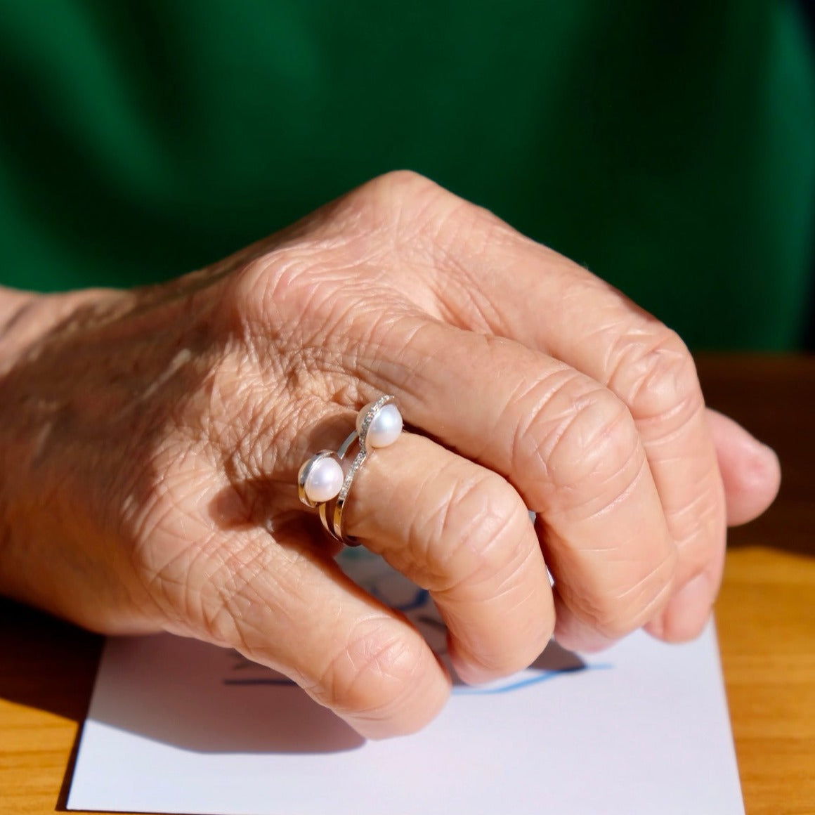 Ruhl - Bague en or gris, diamants et perle blanche