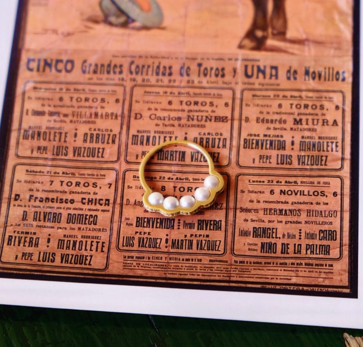 Coco Beach - Bague en or jaune, diamants et perles blanches