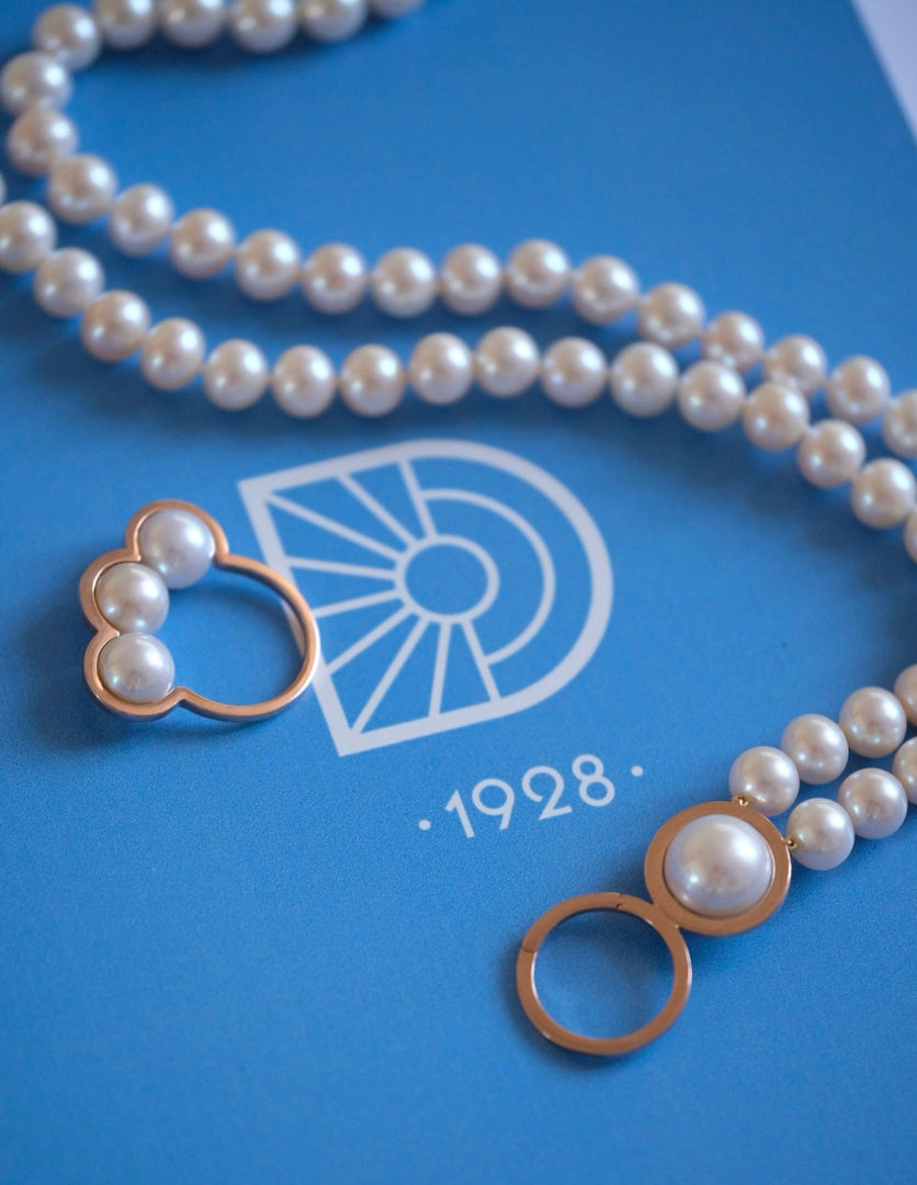 Le plongeoir - Collier de perles de culture blanches -  motif en or rose