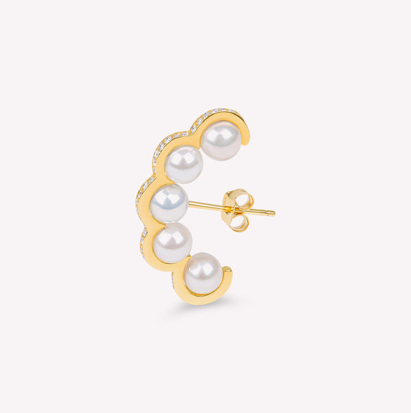 Le Sporting – Boucle d’oreille en or 18 carats, diamants et perles blanches