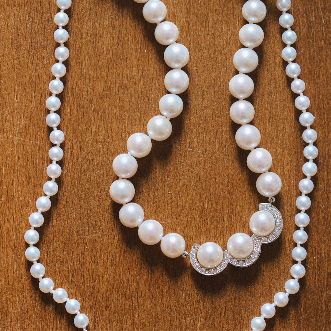 La réserve - Collier en or gris diamants et perles blanches