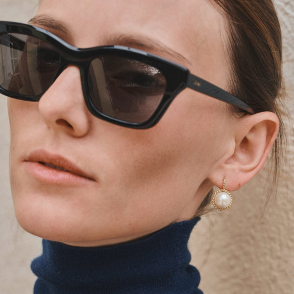 Riviera - Paire de boucle d'oreille en or jaune et perles blanches