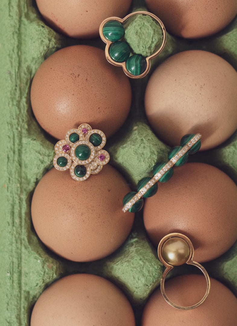 PINEDE - BAGUE GRAND MODELE EMPIERRRE -  OR JAUNE DIAMANTS SAPHIRS ROSES - MALACHITES