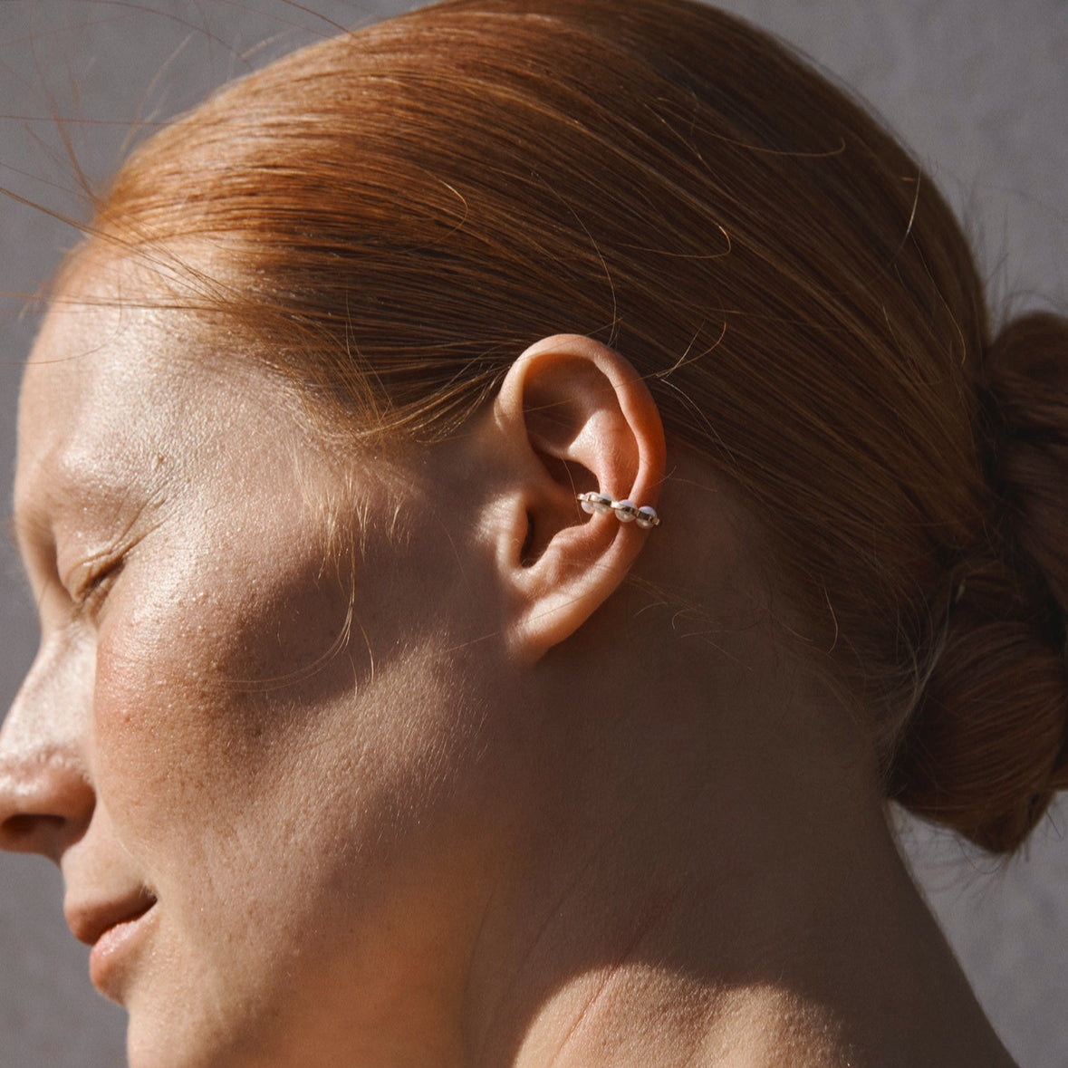Coco Beach - Ear cuff en or rose et perles blanches - Vendue à l'unité