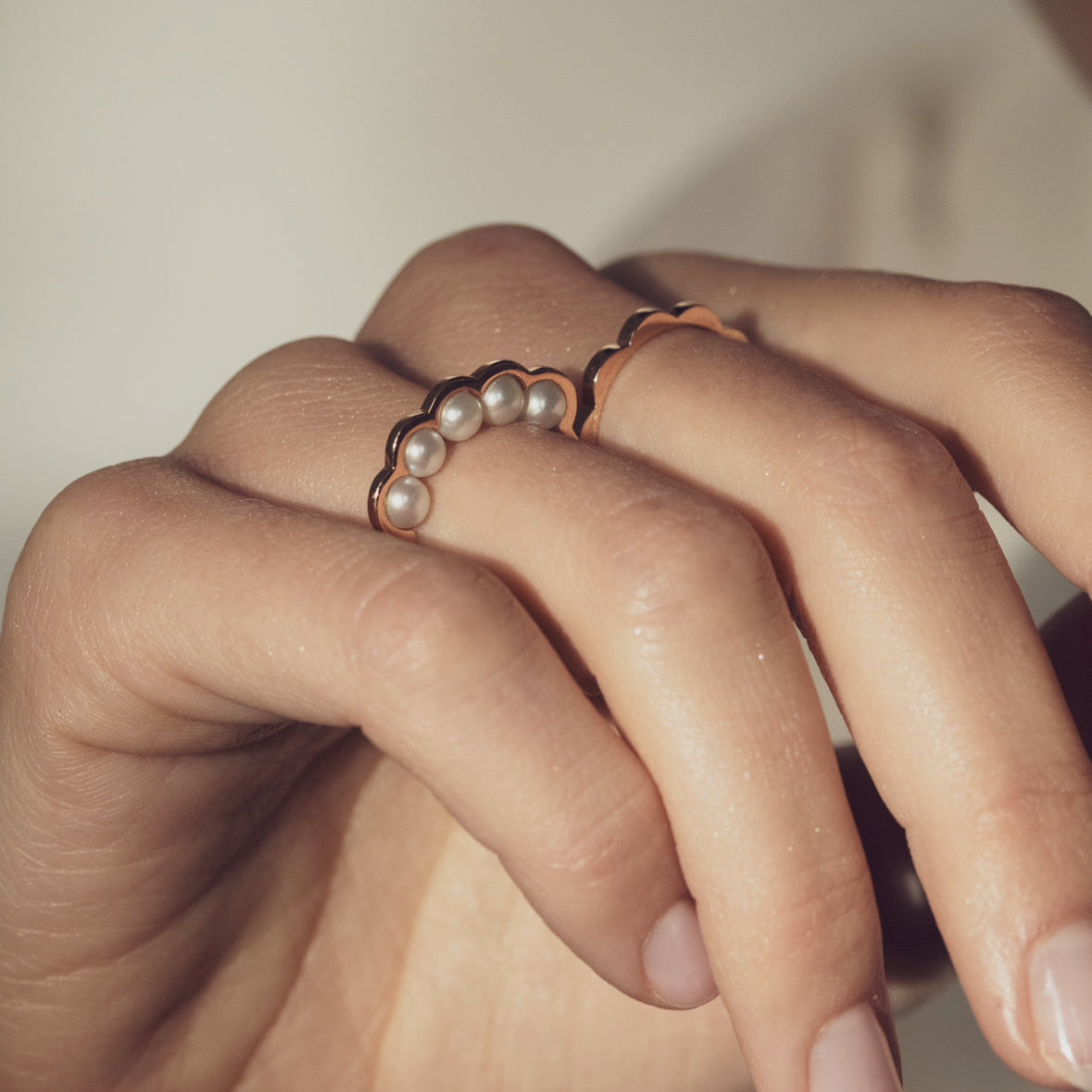 Coco Beach - Bague en or rose et perles blanches