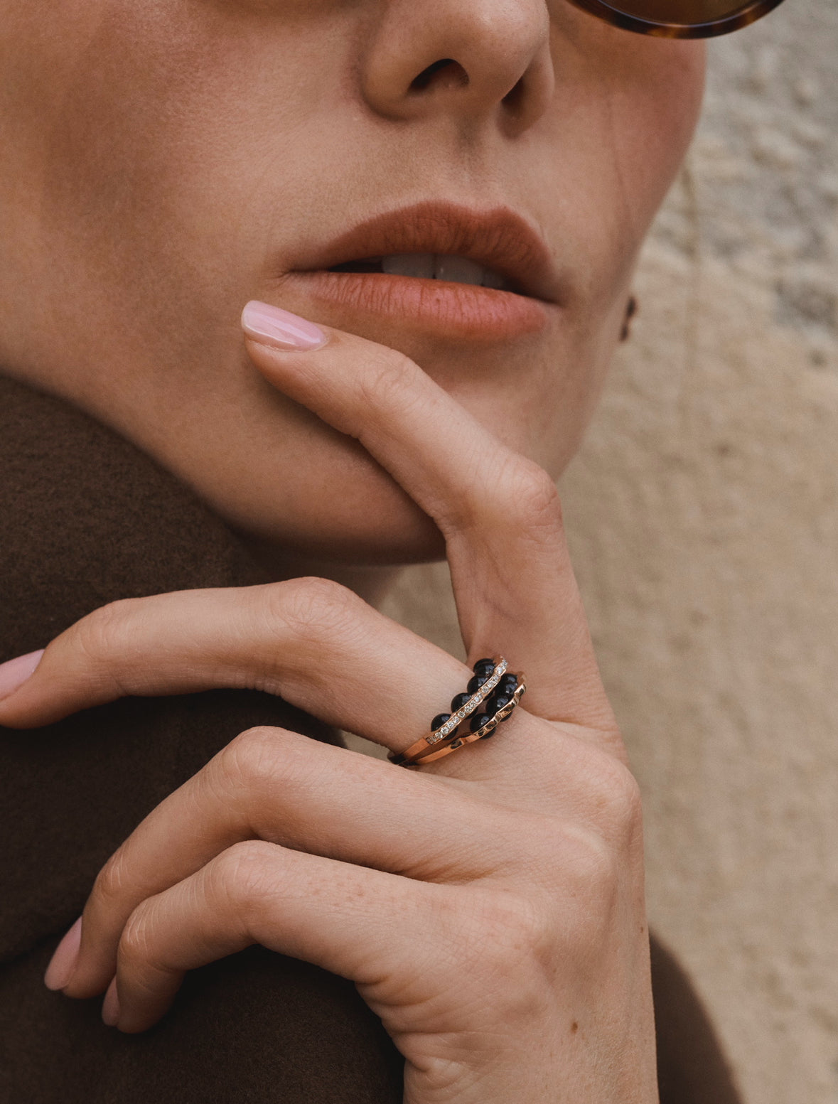 Coco Beach - Bague en or rose diamants et perles onyx