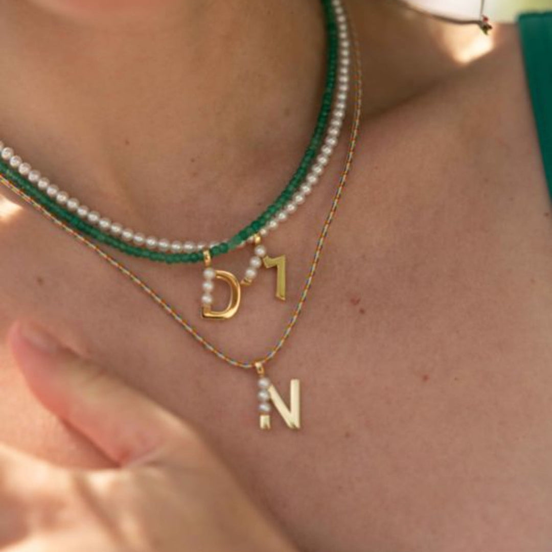 Lettre N - Pendentif en or et perles de culture blanches