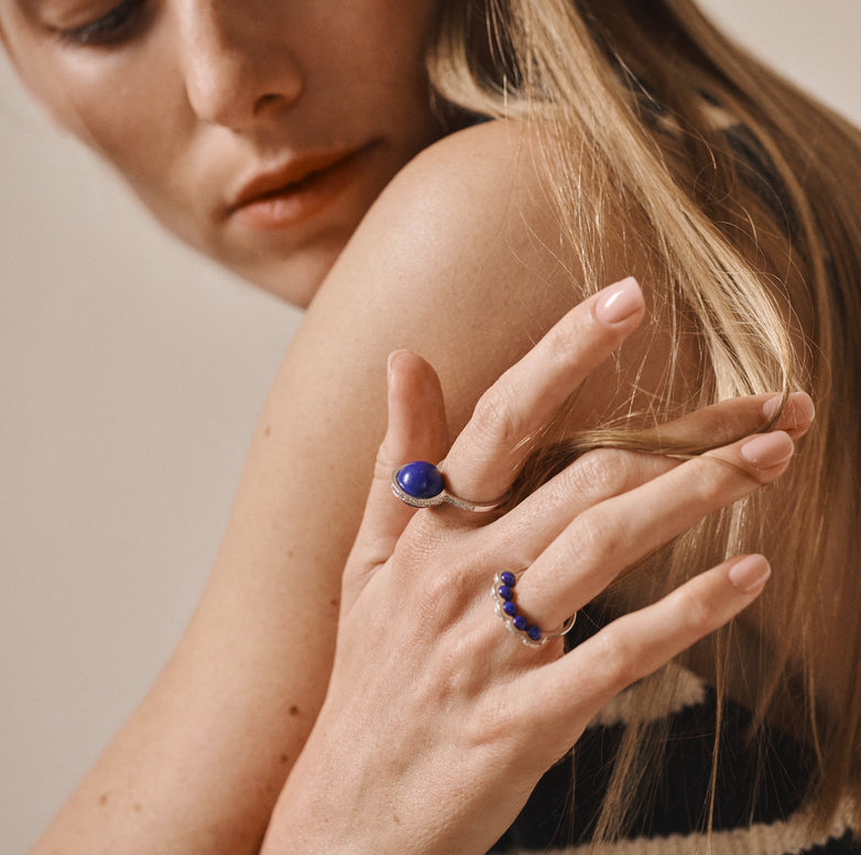 Le Plongeoir - Bague en or gris, diamants et lapis lazuli