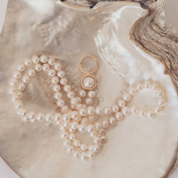 Le Plongeoir - Collier de perles de culture blanches -  Motif en or rose
