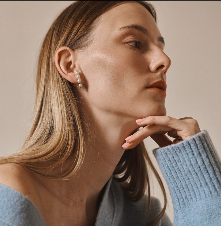 Le Sporting - Boucle d'oreille en or gris 18 carats, diamants et perles blanches