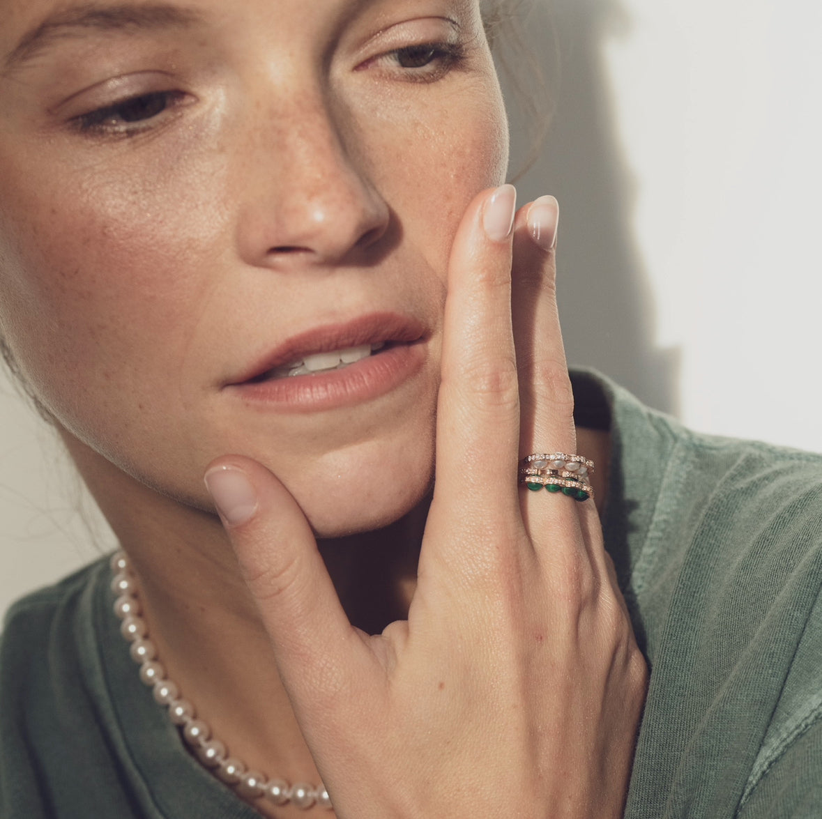 Coco beach - Bague en or rose, diamants et malachites