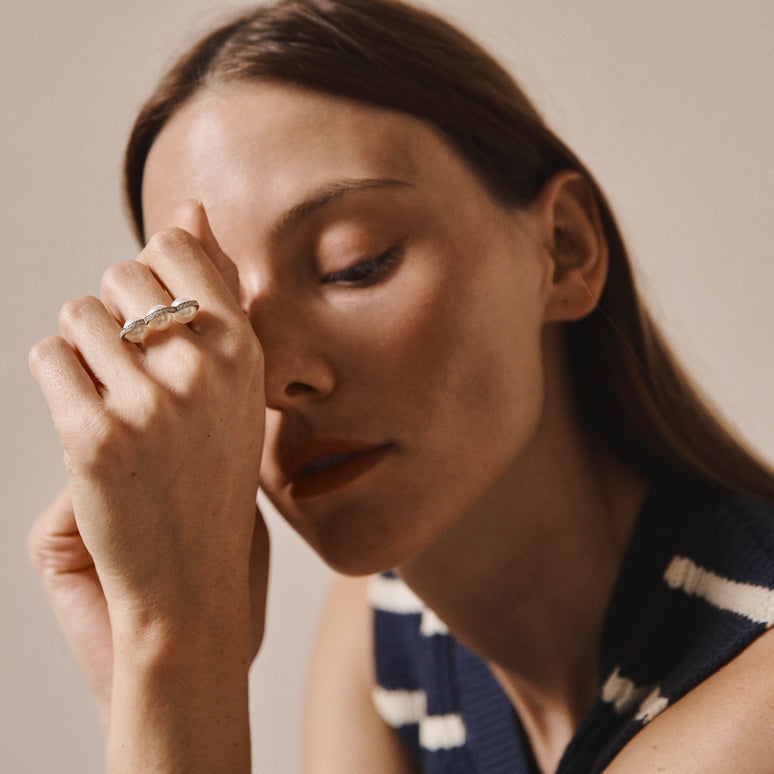 La Réserve - Bague en or gris, diamants et Perles blanches