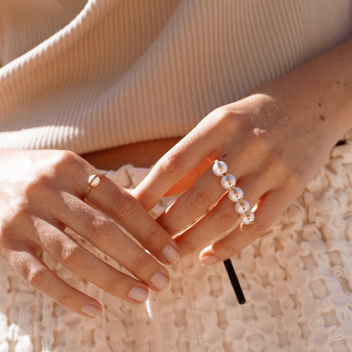 Le Sporting - Double bague or jaune - perles de culture blanches
